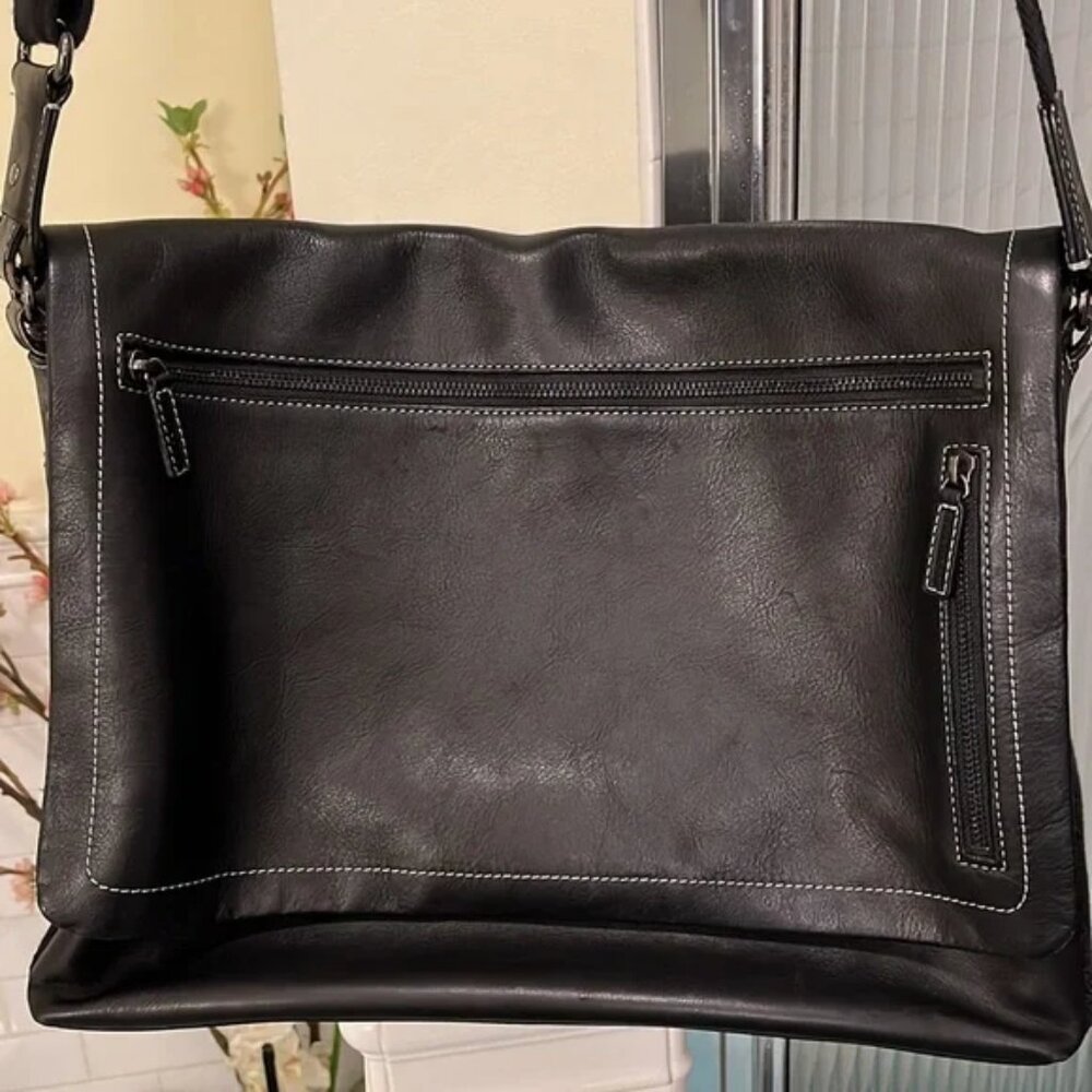 Levenger Leather Messenger Bag, Black